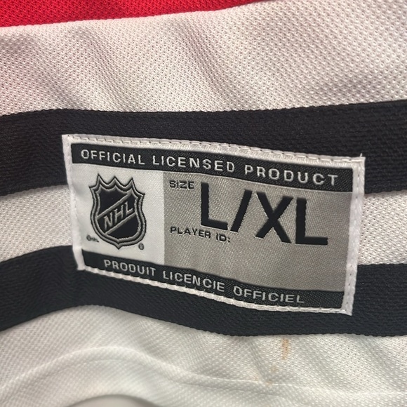 Youth L/XL Jonathan Toews Blackhawks jersey - Picture 2 of 5